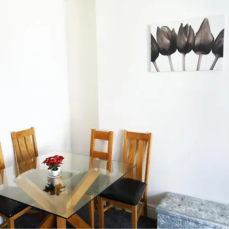 Derwent Street 2 - Self Contained - 2 Bed Self Catering Apartment