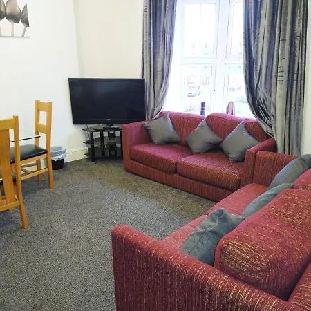Derwent Street 2 - Self Contained - 2 Bed Self Catering * Вёкингтон